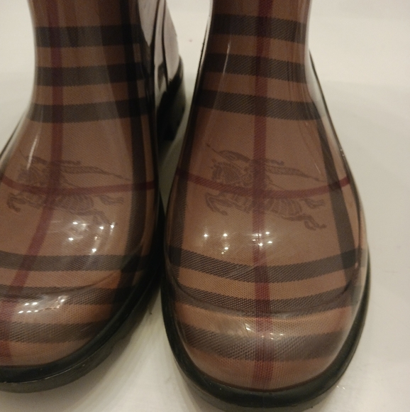 Burberry women's rain boots. - Picture 3 of 12